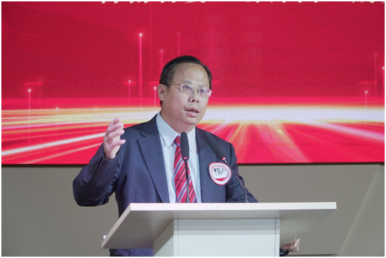 海南政法職業(yè)學(xué)院副院長(zhǎng)、海南省委“講師團(tuán)”成員、教授、博士生導(dǎo)師朱錦茂。符敦孝攝