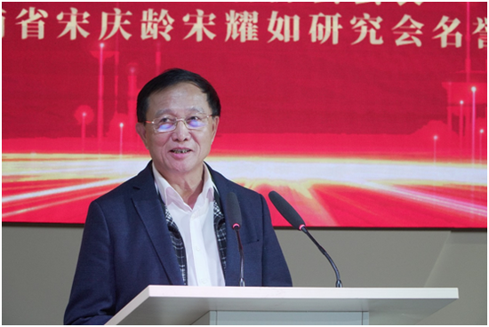 海南龍泉集團(tuán)有限公司董事長(zhǎng)符史欽。符敦孝攝